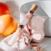 Sól do kąpieli w fiolce RÓŻOWY GREJPFRUT I WANILIA 78g | Miodowa Mydlarnia